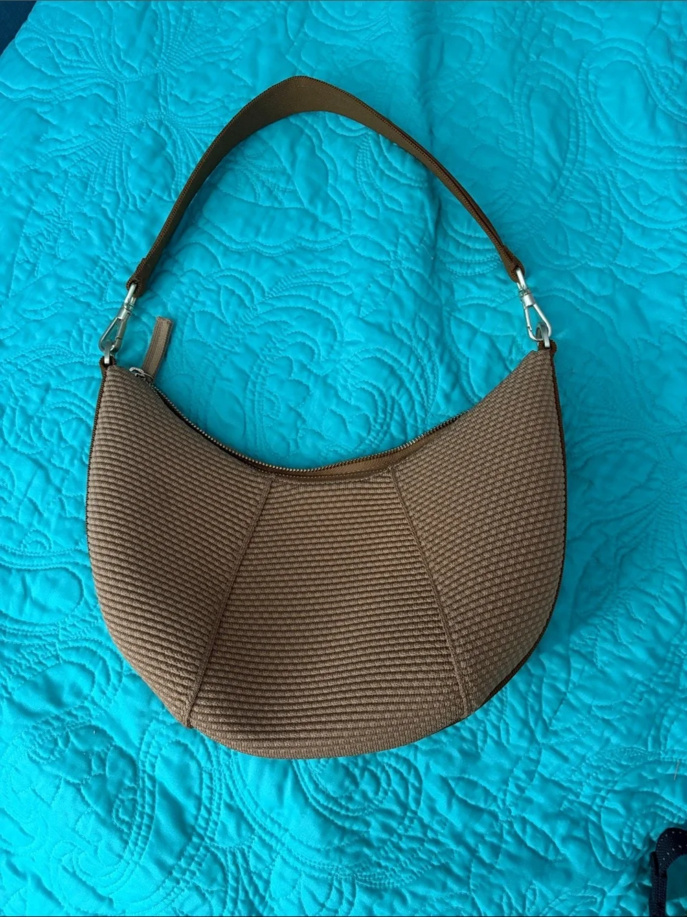 Rothy’s crescent bag in horizon - Picture 2 of 4